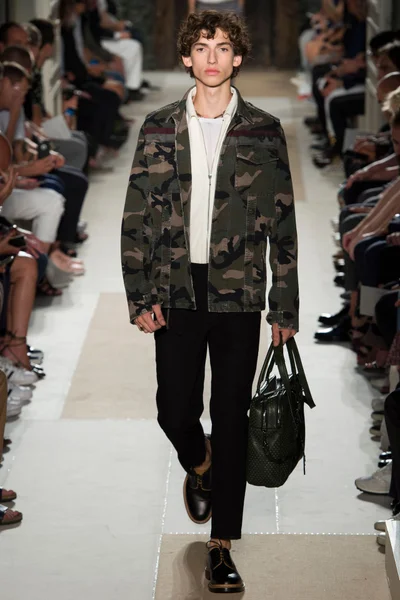Look 8